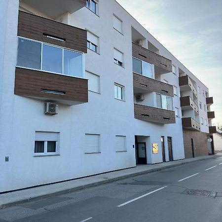 City Rent 1 Осиек Экстерьер фото