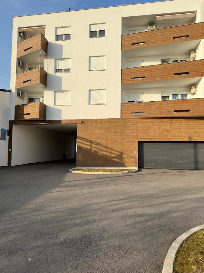 City Rent 1 Осиек Экстерьер фото